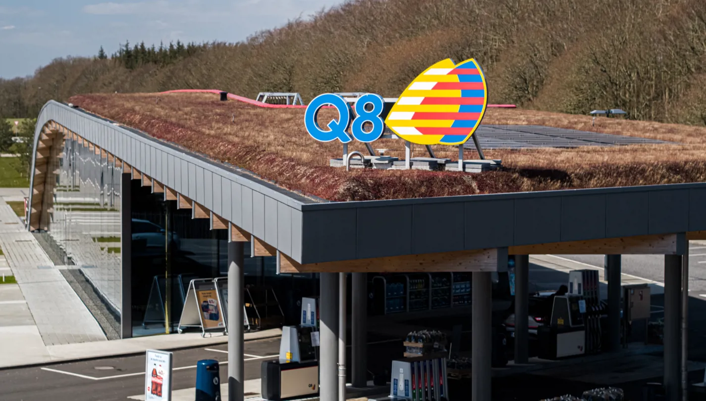 Q8-tag-med-skilt