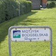 Midtjysk-Boligselskab-Skilt